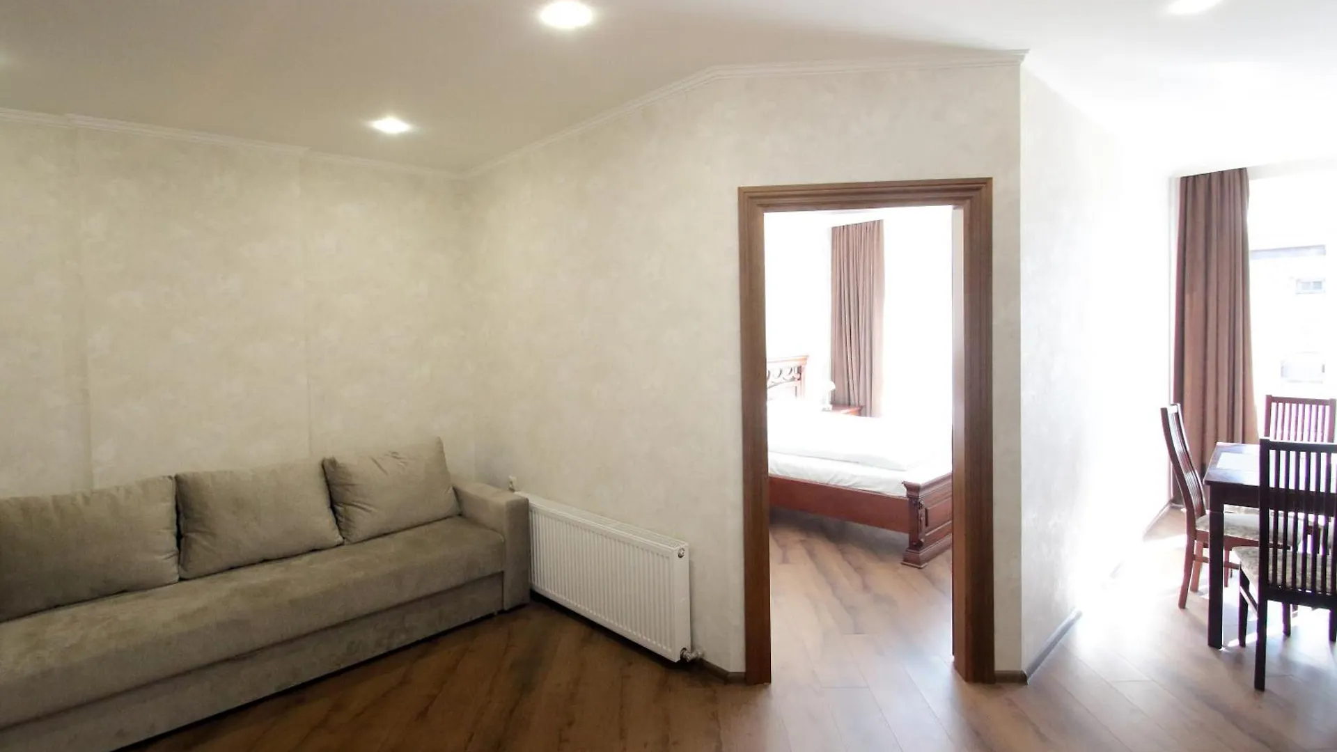 Smart Apart Center Lviv 0*,